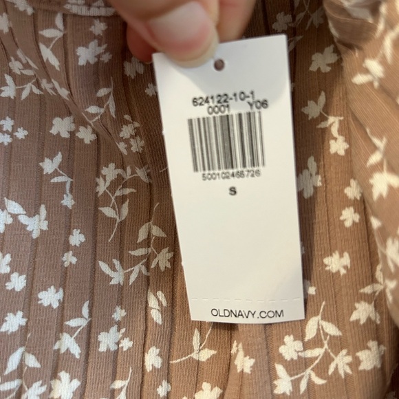 NWT floral cropped tank - Picture 4 of 5